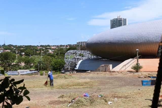 Obra sem fim, at&eacute; remover picha&ccedil;&atilde;o em tit&acirc;nio vira problem&atilde;o no Aqu&aacute;rio