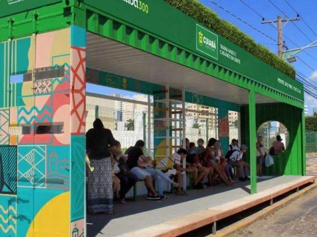 Cont&ecirc;ineres e placas solares dar&atilde;o vida a &ldquo;pontos de &ocirc;nibus sustent&aacute;veis&rdquo;