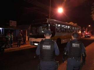 Detentos foram abordados em veículo que os conduzia para o trabalho. (Foto:Guarda Municipal)