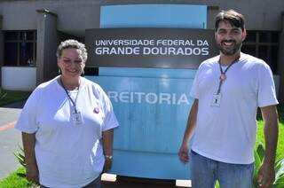 Os professores Maria Calarge e Márcio Barros, que disputam a reitoria pela chapa de oposição (Foto: Eliel Oliveira)