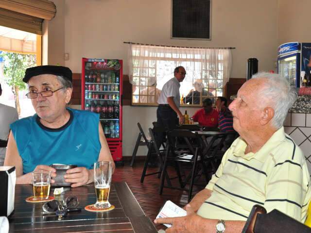 Vitorino&#039;s, um bar com pol&iacute;tica, conversa &quot;jogada fora&quot; e hist&oacute;ria de 57 anos