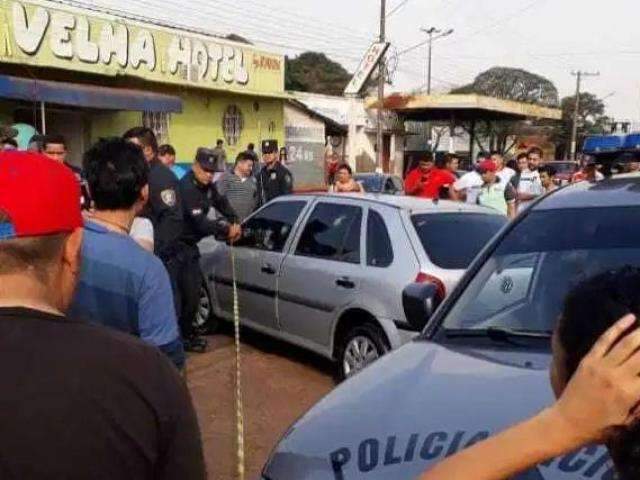 Homem &eacute; executado na Linha Internacional e carro fica crivado de balas