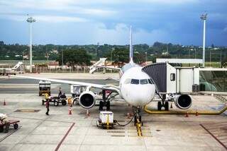 Avião é abastecido no aeroporto de Brasília (Foto: Rodrigo Mello Nunes/ iStock/Agência Brasil)

