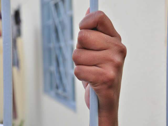  Por telefone, garoto de 8 anos avisa m&atilde;e de assalto e bandido &eacute; preso 