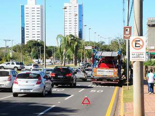 Na Afonso Pena, colisão tumultuou o trânsito. (Foto: Rodrigo Pazinato)