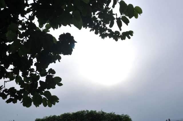 Com muitas nuvens no c&eacute;u, domingo ser&aacute; abafado e previs&atilde;o &eacute; de chuva &agrave; tarde