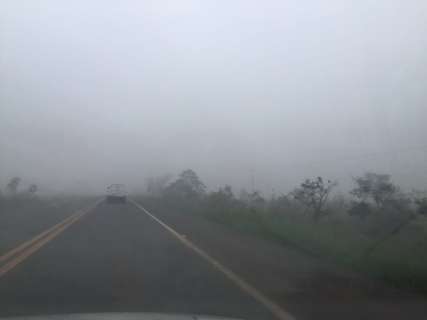 Neblina cobre BR-060 e motoristas precisam ter atenção redobrada