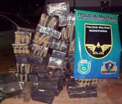 Dupla &eacute; presa com meia tonelada de maconha em caminh&atilde;o 