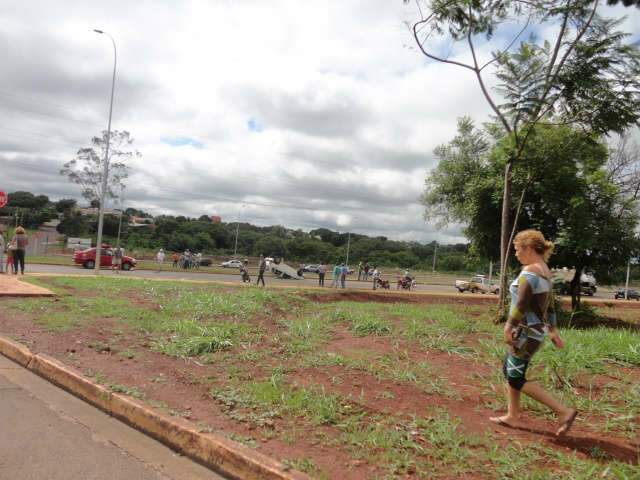  Mais um acidente na Marginal Lagoa: Leitora flagra carro capotado