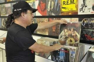 A loja vende CDs, DVDs e discos de vinil. (Foto: Arquivo Marcelo Calazans)