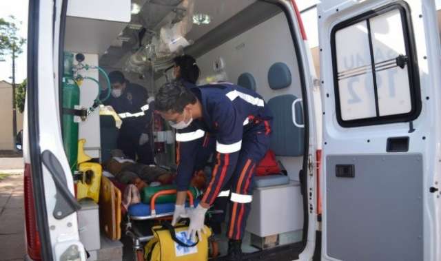 Dupla de motocicleta fere adolescente de 16 anos a tiros