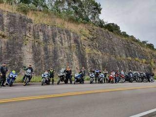 Os motociclistas tiraram foto no caminho entre Urubici e Serra do Corvo Branco (Foto: Arquivo pessoal)