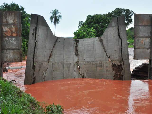  Crea visita obras danificadas pela for&ccedil;a da chuva de quinta-feira
