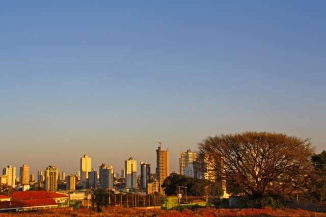 C&eacute;u amanhece claro e pode chover nesta quinta-feira em Campo Grande