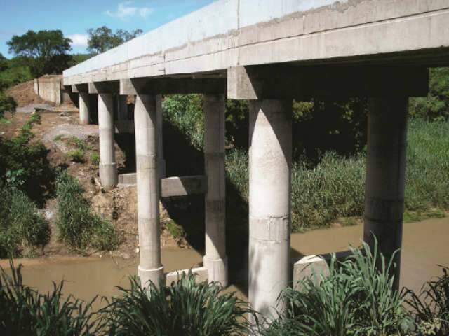  Governador entrega obras em tr&ecirc;s munic&iacute;pios nesta segunda-feira