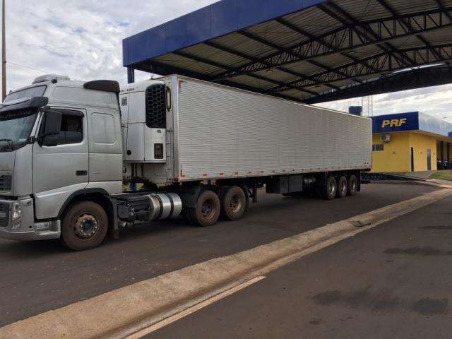 PRF apreende 22 pneus do Paraguai instalados em caminh&atilde;o pela BR-163