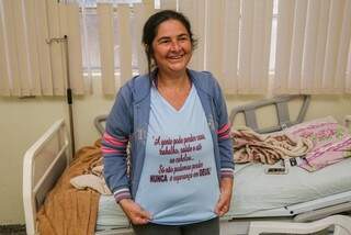 Os 6 anos de tratamento já levou ela a fazer camiseta para o hospital. (Foto: Fernando Antunes)