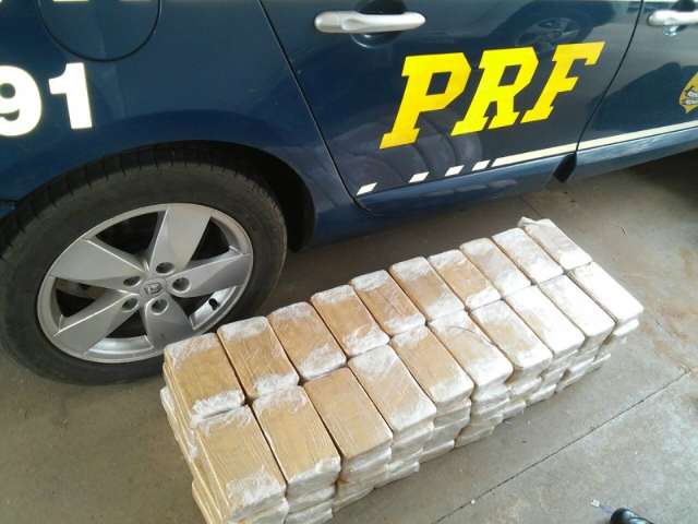 Taxista douradense &eacute; preso com 102 quilos de coca&iacute;na