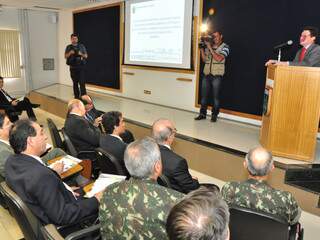 Autoridades civis e militares estiveram presentes no encontro (foto: João Garrigó)