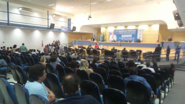 Vereadores anunciam boicote at&eacute; Bernal pagar direitos de comissionados