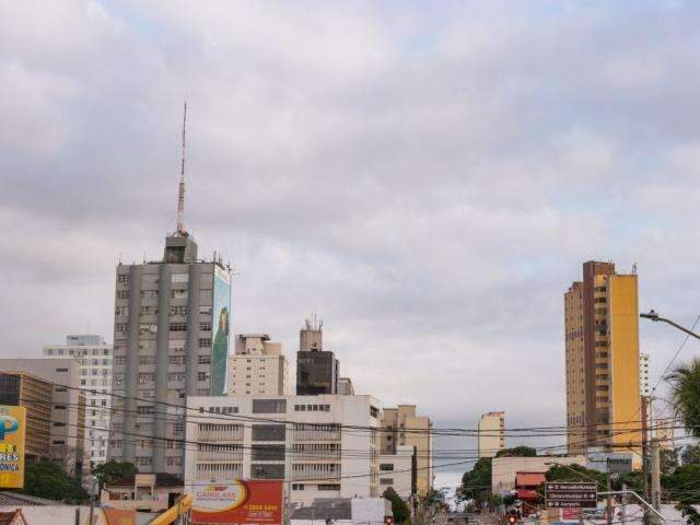 S&aacute;bado ser&aacute; de c&eacute;u nublado e pancadas de chuva em &aacute;reas isoladas