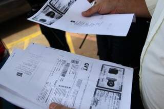 Documentos falsos utilizados pela estelionatária. (Foto: Marcos Ermínio)