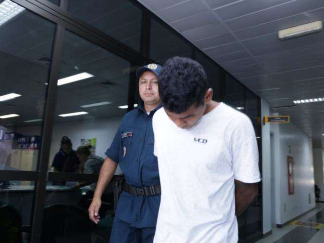 Pintor &eacute; condenado a 14 anos por matar pai de santo asfixiado na Capital