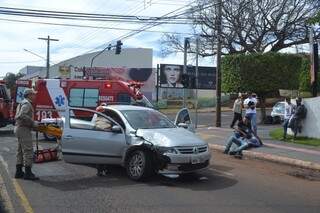 Duas pessoas que estavam na Saveiro ficaram feridas (foto: Vinícius Squinelo)