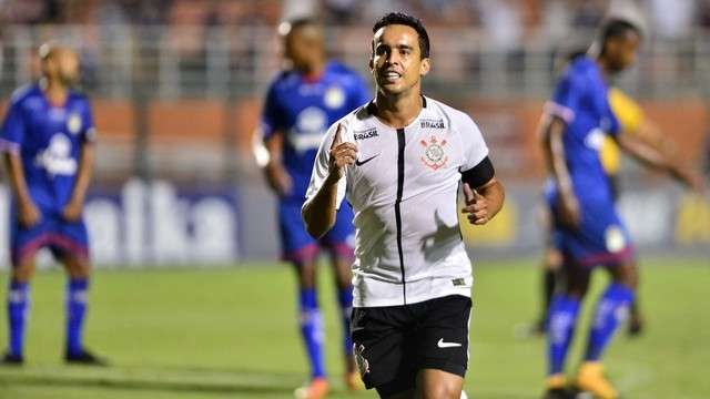 Corinthians atropela o S&atilde;o Caetano e vence por 4 a 0