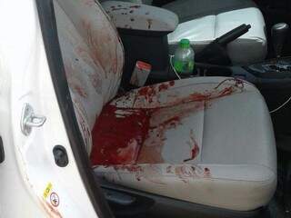 Cidadão paraguaio foi atingido dentro de táxi e morreu no hospital (Foto: Direto das Ruas)