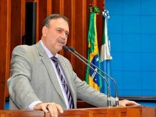 Deputado estadual Paulo Siufi (MDB) em tribuna da Assembleia Legislativa (Foto: (Foto: Luciana Nassar/AL) 