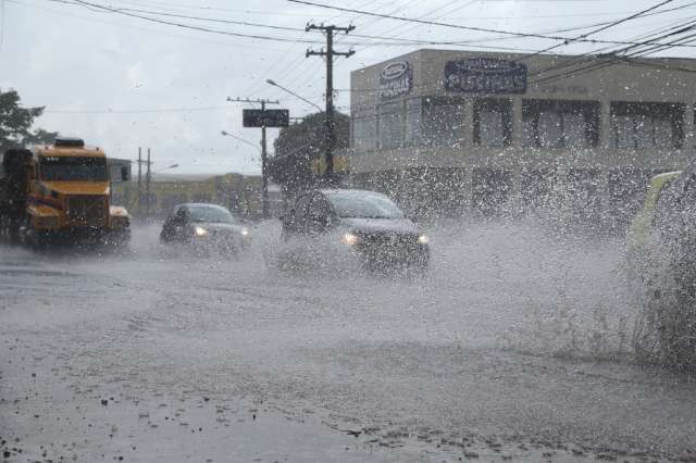 Com frente fria, temperatura cai 6&deg;C e friozinho deve durar at&eacute; quarta-feira 