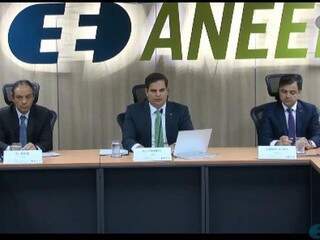 Quitação foi anunciada pelo diretor-geral da Aneel, André Pepitone (centro) (Foto/Divulgação)