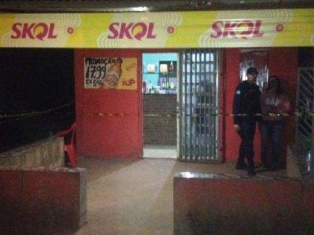 Homem &eacute; morto ao ser atingido por tiros em com&eacute;rcio em Sanga Puit&atilde;