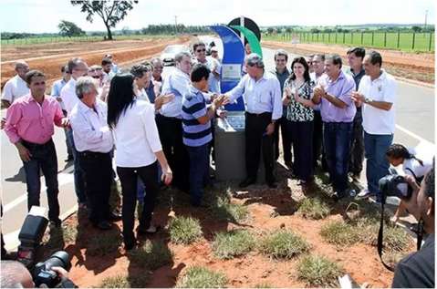 Puccinelli entrega 210 quilômetros de rodovia em Santa Rita do Pardo