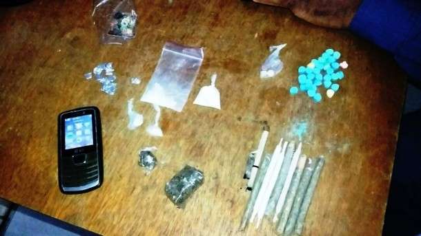 Batida policial acaba com festa regada a ecstasy e LSD em ch&aacute;cara