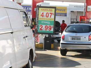 Gasolina anunciada por R$ 4,07 em posto na Capital (Foto: Saul Schramm)