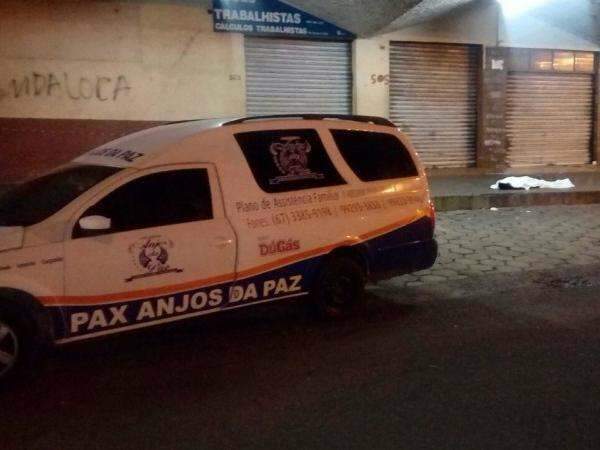 Briga por lanche termina com homem morto a facada na antiga rodovi&aacute;ria 