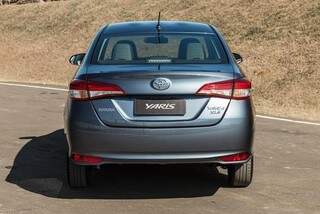 Toyota Yaris chega com versões hatch e sedã