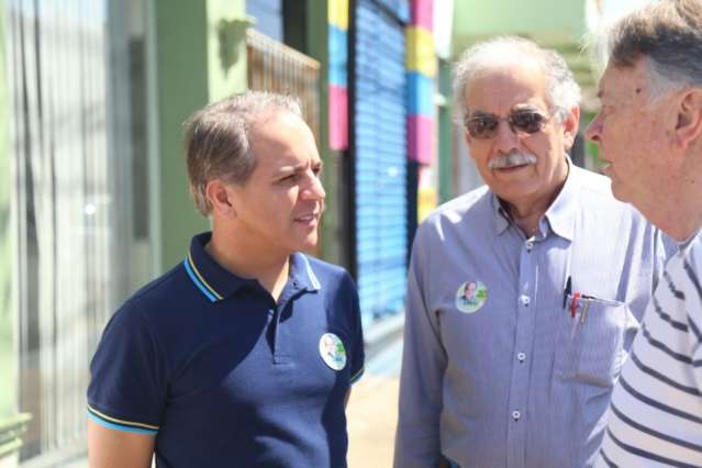 Perto da reta final da campanha, candidatos refor&ccedil;am &lsquo;olho no olho&rsquo;