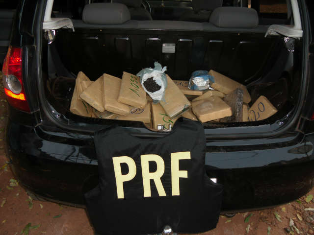  Preso jovem que levaria 58 quilos de maconha e haxixe para S&atilde;o Paulo 