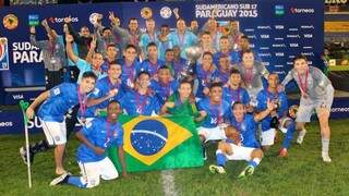Time Sub-17 do Brasil fez a festa em Luque, no Paraguai, pela conquista do Sul-Americano (Foto: CBF)