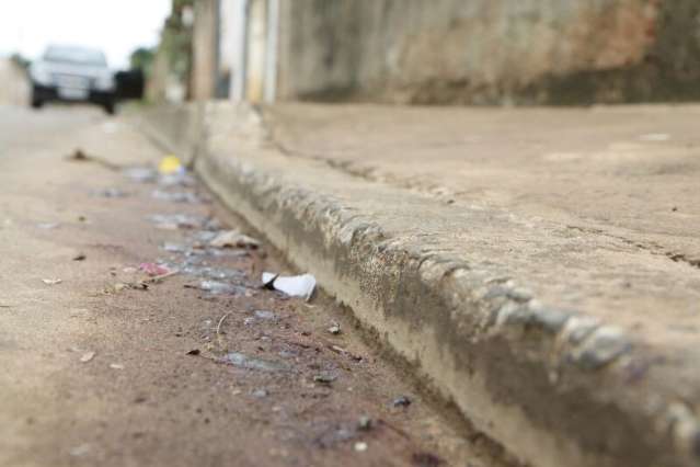 M&atilde;e ouve tiros e encontra filho de 11 anos morto por bala perdida 
