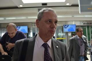 Miguel Cançado chegou sexta-feira para vigiar presidente da OAB/MS (Foto: Simão Nogueira)