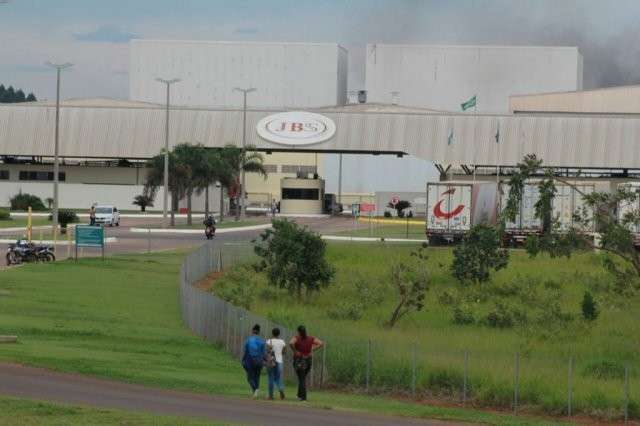 Unidade do JBS anuncia 27 vagas para jovens aprendizes em Campo Grande