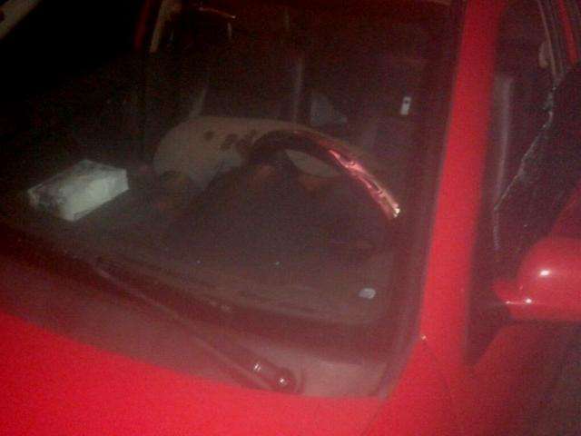 Homem &eacute; surpreendido por dupla em moto e executado a tiros em posto