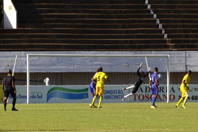 Cene sai na frente com gola&ccedil;o, mas Costa Rica vira e vai vencendo por 2 a 1