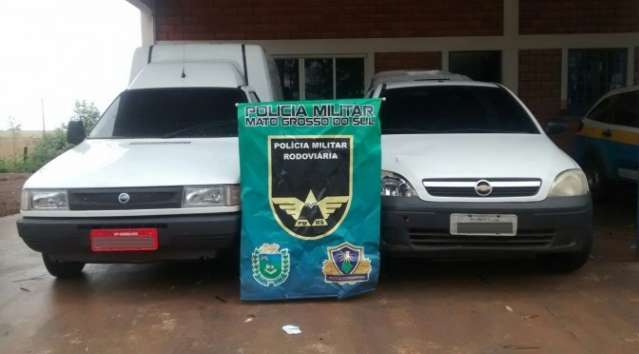Pol&iacute;cia apreende dois ve&iacute;culos com 2,5 mil pacotes de cigarros contrabandeados 