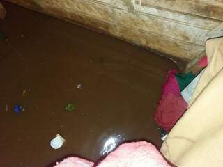 Morador do Teruel enviou foto mostrando situação de casa afetada pela chuva (Foto: Direto das Ruas)