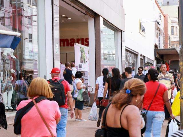 Clientes da &quot;&uacute;ltima hora&quot; movimentam com&eacute;rcio do Centro neste s&aacute;bado